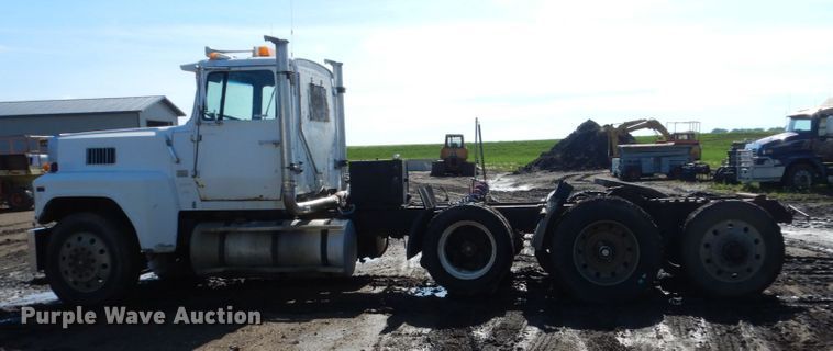 image for item GA9138 1987 Ford LTL9000  semi truck