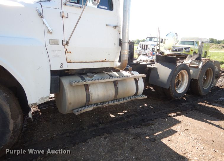 image for item GA9138 1987 Ford LTL9000  semi truck