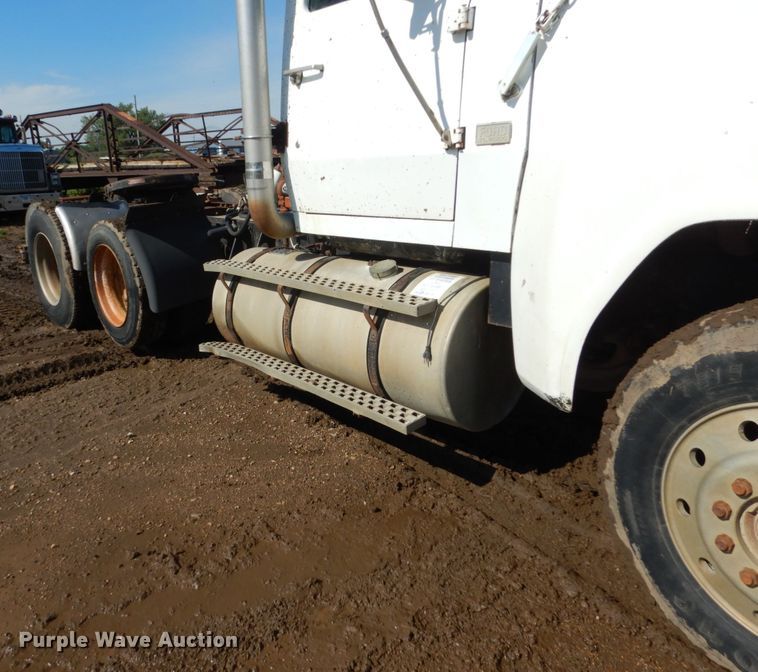 image for item GA9138 1987 Ford LTL9000  semi truck