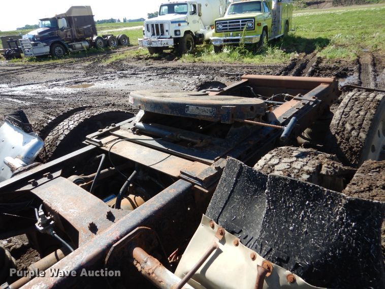 image for item GA9138 1987 Ford LTL9000  semi truck