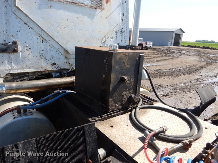 image for item GA9138 1987 Ford LTL9000  semi truck