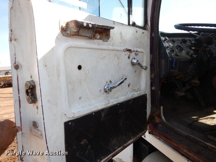 image for item GA9138 1987 Ford LTL9000  semi truck