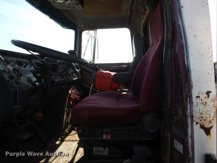 image for item GA9138 1987 Ford LTL9000  semi truck