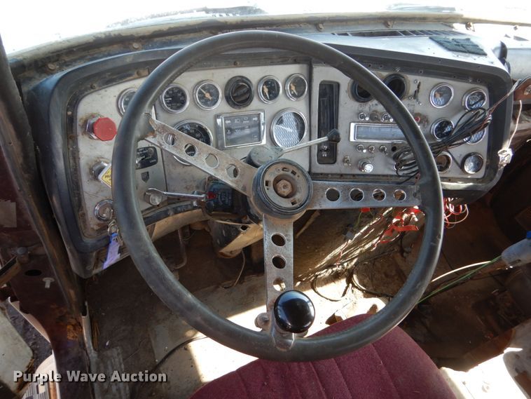 image for item GA9138 1987 Ford LTL9000  semi truck