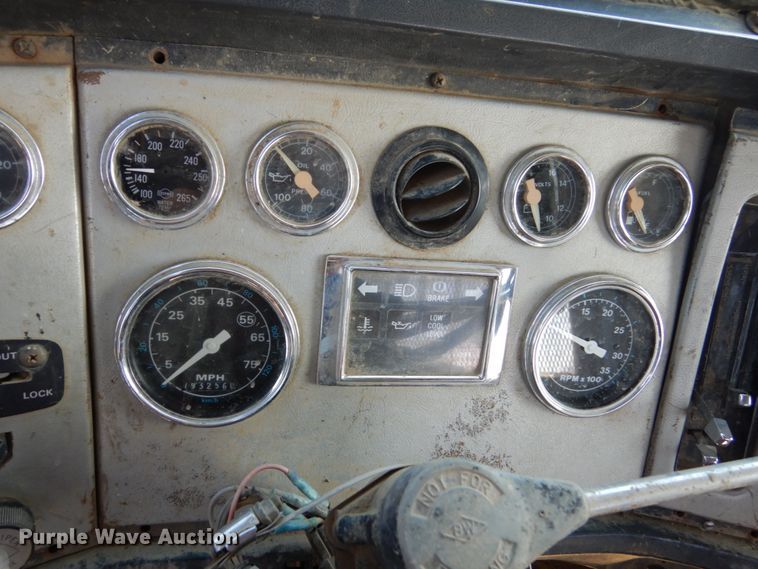 image for item GA9138 1987 Ford LTL9000  semi truck