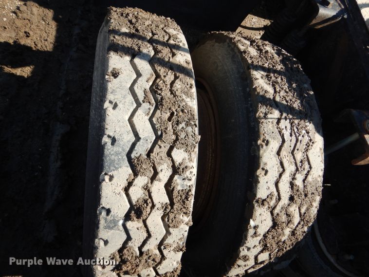 image for item GA9138 1987 Ford LTL9000  semi truck