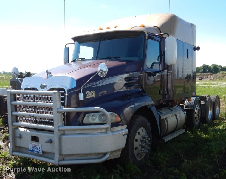 image for item GA9141 2007 Mack CXN613  semi truck