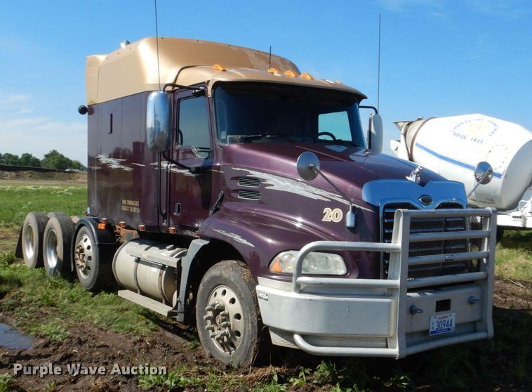 image for item GA9141 2007 Mack CXN613  semi truck