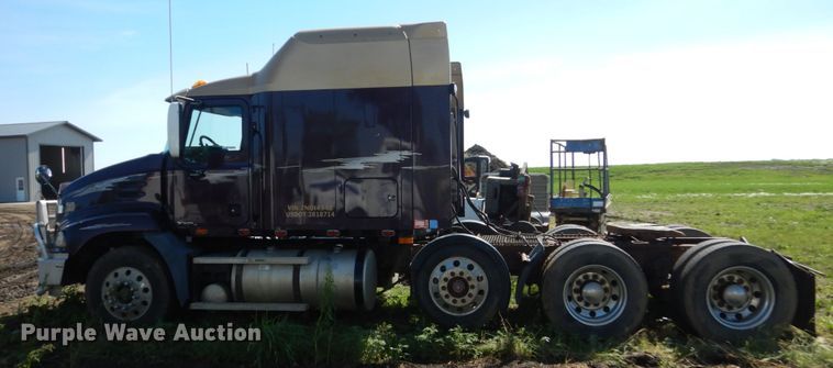 image for item GA9141 2007 Mack CXN613  semi truck