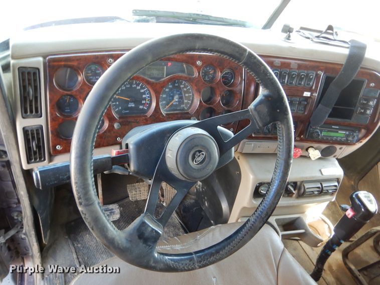 image for item GA9141 2007 Mack CXN613  semi truck