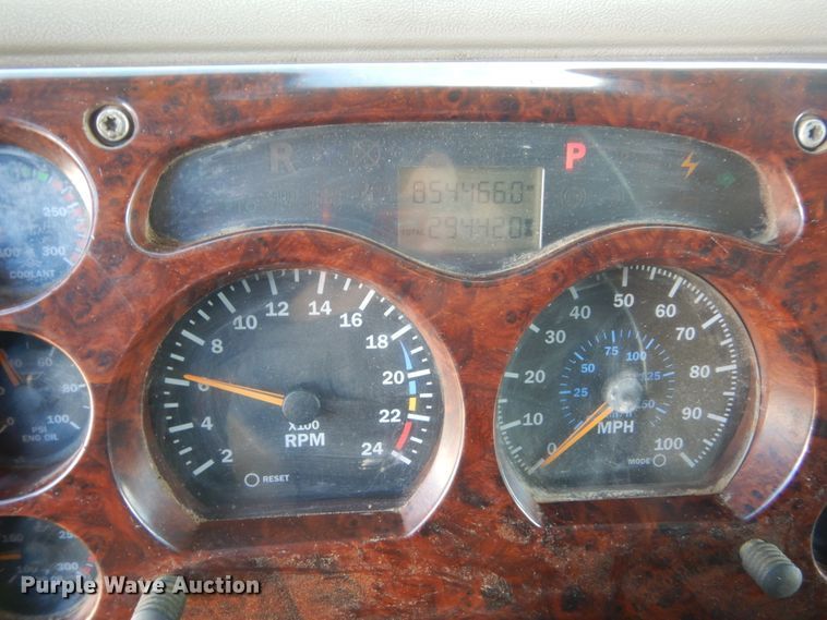 image for item GA9141 2007 Mack CXN613  semi truck