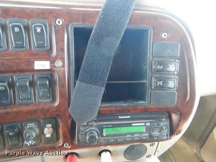 image for item GA9141 2007 Mack CXN613  semi truck