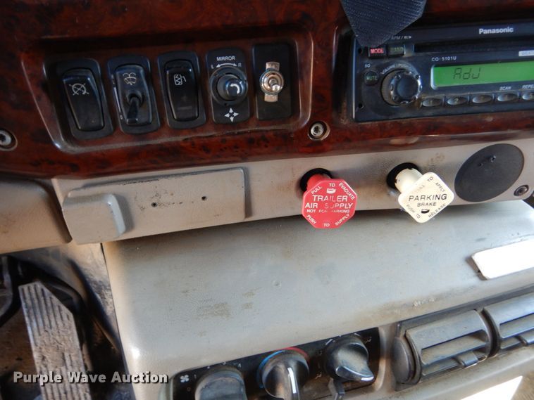 image for item GA9141 2007 Mack CXN613  semi truck