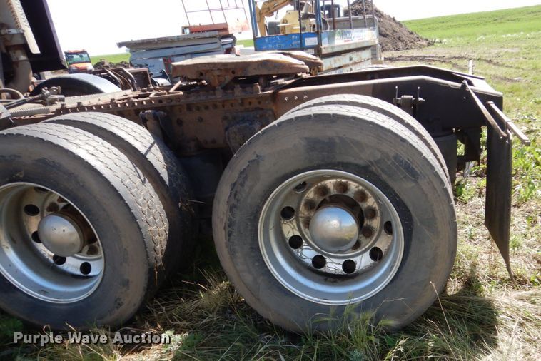 image for item GA9141 2007 Mack CXN613  semi truck