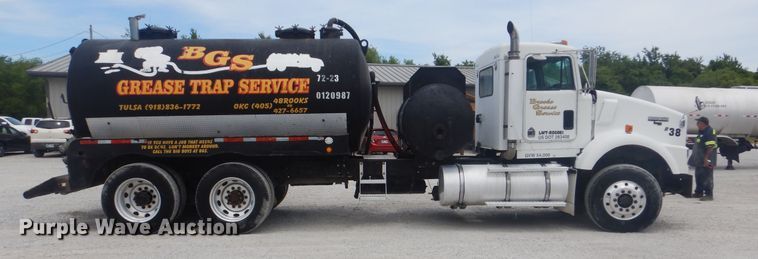 image for item GM9049 2000 Kenworth T800  tank truck