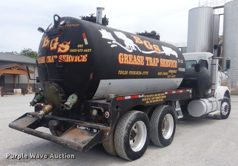 image for item GM9049 2000 Kenworth T800  tank truck