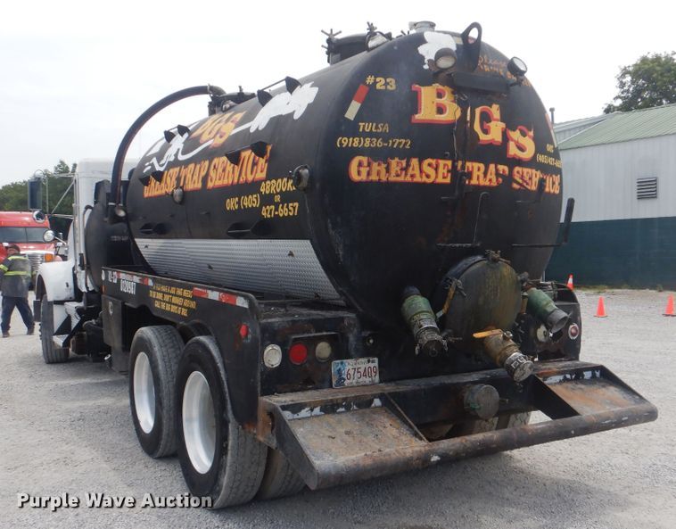 image for item GM9049 2000 Kenworth T800  tank truck