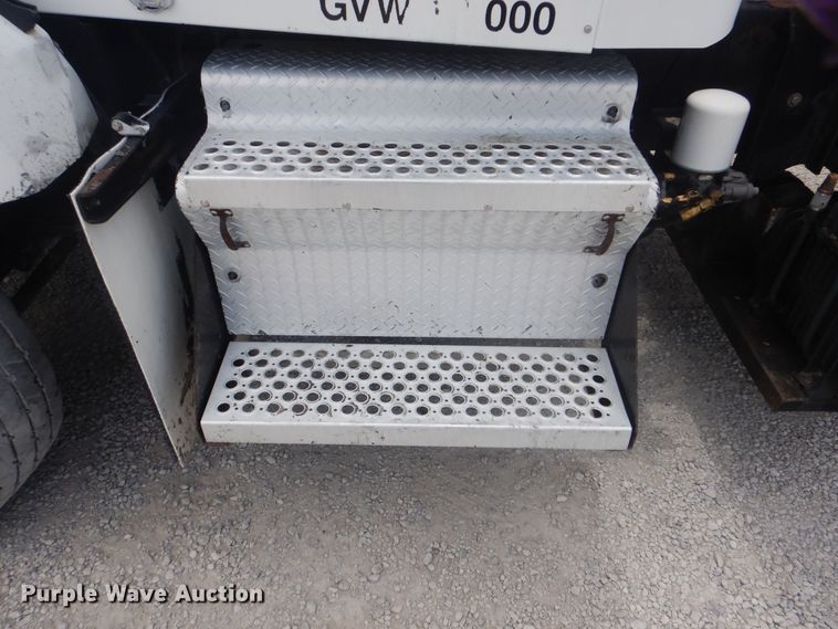 image for item GM9049 2000 Kenworth T800  tank truck