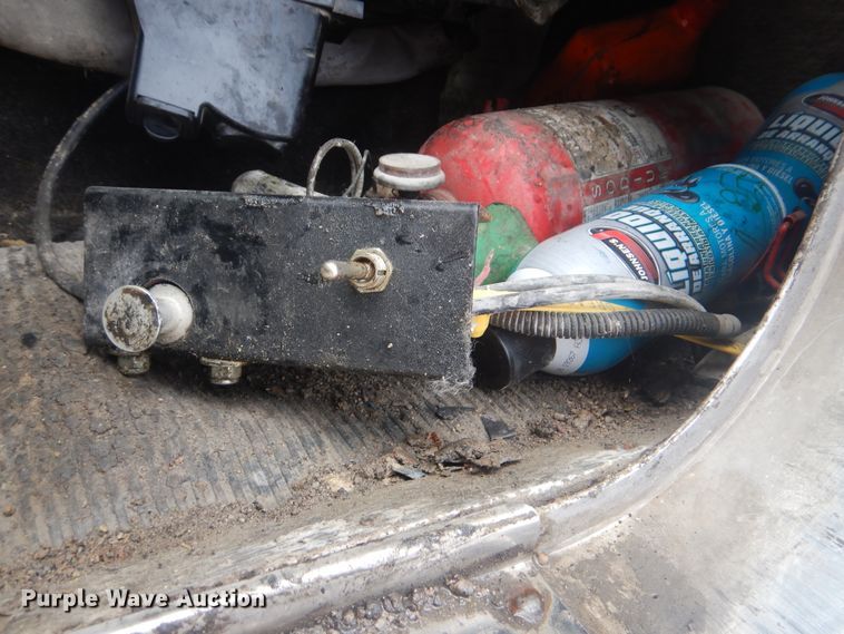 image for item GM9049 2000 Kenworth T800  tank truck