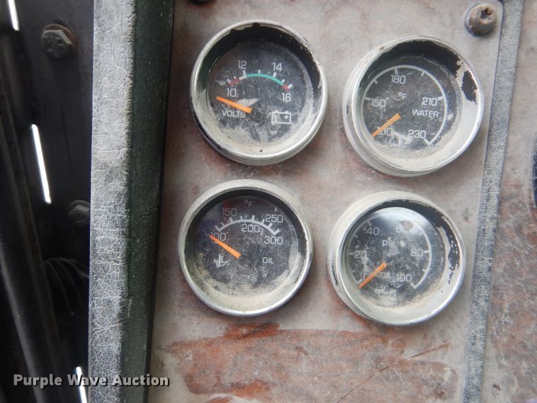 image for item GM9049 2000 Kenworth T800  tank truck