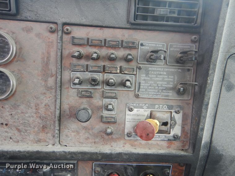 image for item GM9049 2000 Kenworth T800  tank truck