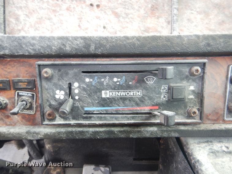 image for item GM9049 2000 Kenworth T800  tank truck