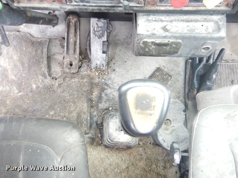 image for item GM9049 2000 Kenworth T800  tank truck