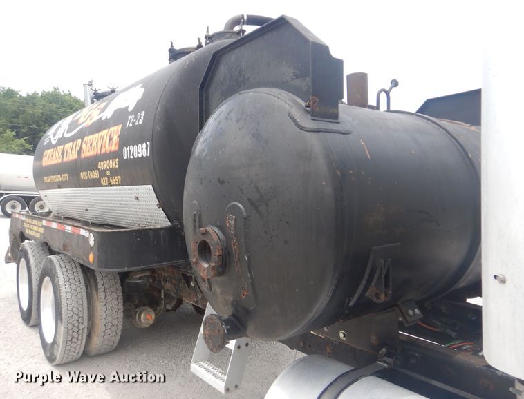 image for item GM9049 2000 Kenworth T800  tank truck