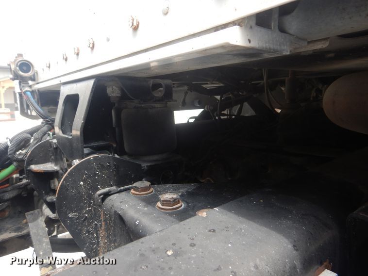 image for item GM9049 2000 Kenworth T800  tank truck