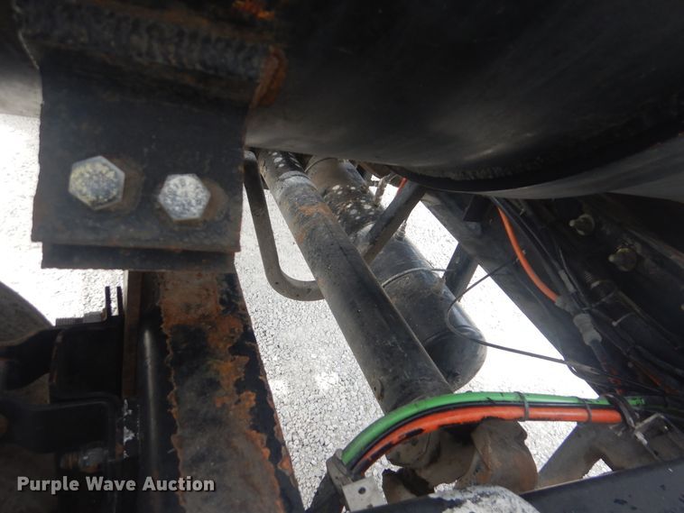 image for item GM9049 2000 Kenworth T800  tank truck