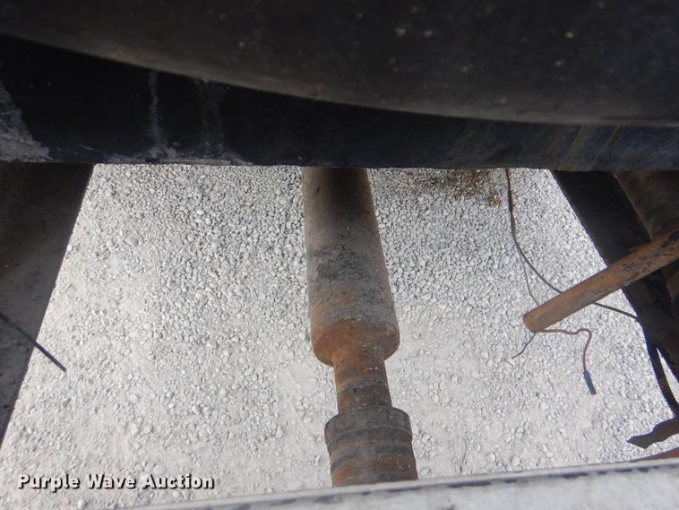 image for item GM9049 2000 Kenworth T800  tank truck