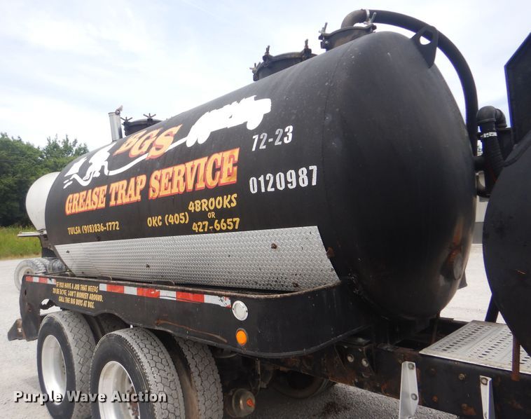 image for item GM9049 2000 Kenworth T800  tank truck