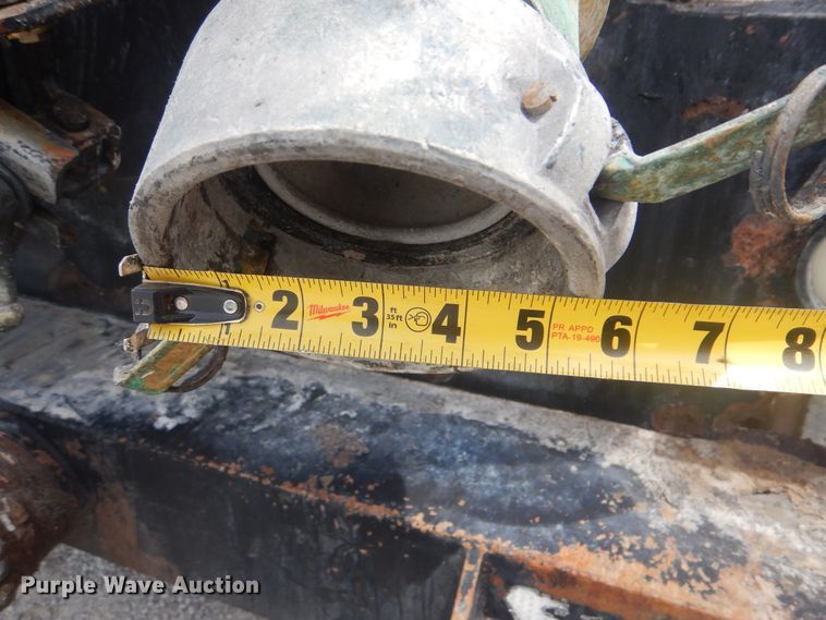 image for item GM9049 2000 Kenworth T800  tank truck