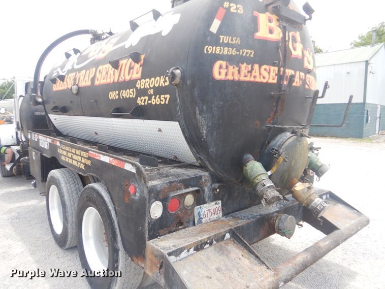 image for item GM9049 2000 Kenworth T800  tank truck