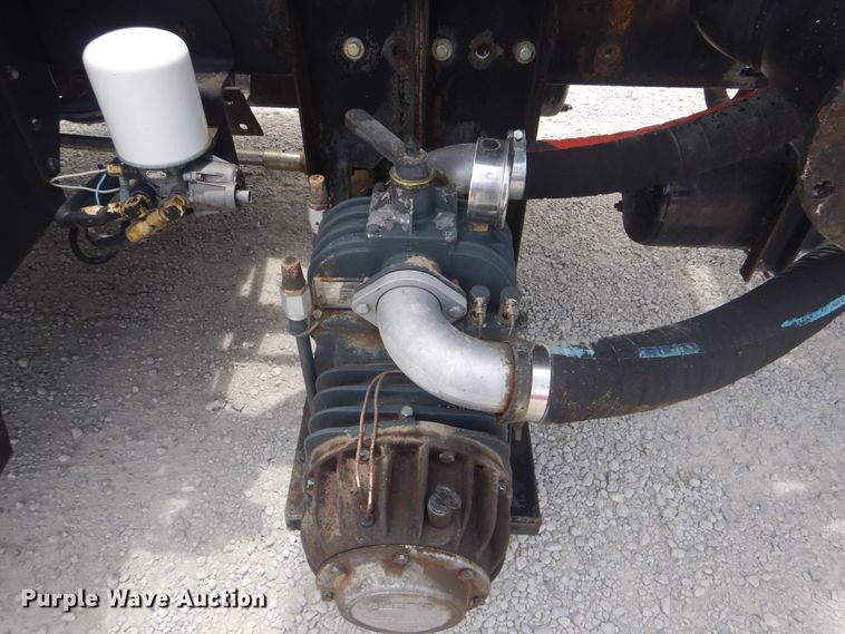 image for item GM9049 2000 Kenworth T800  tank truck