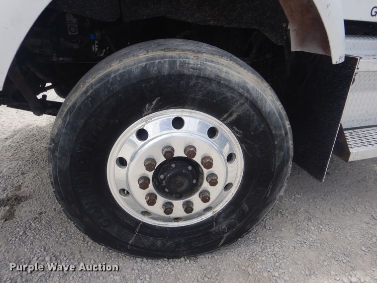 image for item GM9049 2000 Kenworth T800  tank truck