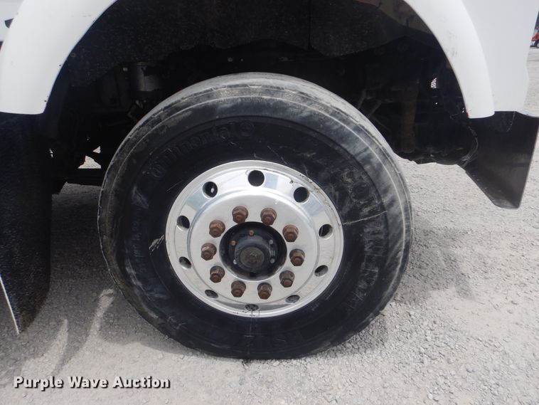 image for item GM9049 2000 Kenworth T800  tank truck