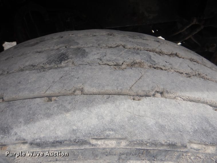 image for item GM9049 2000 Kenworth T800  tank truck