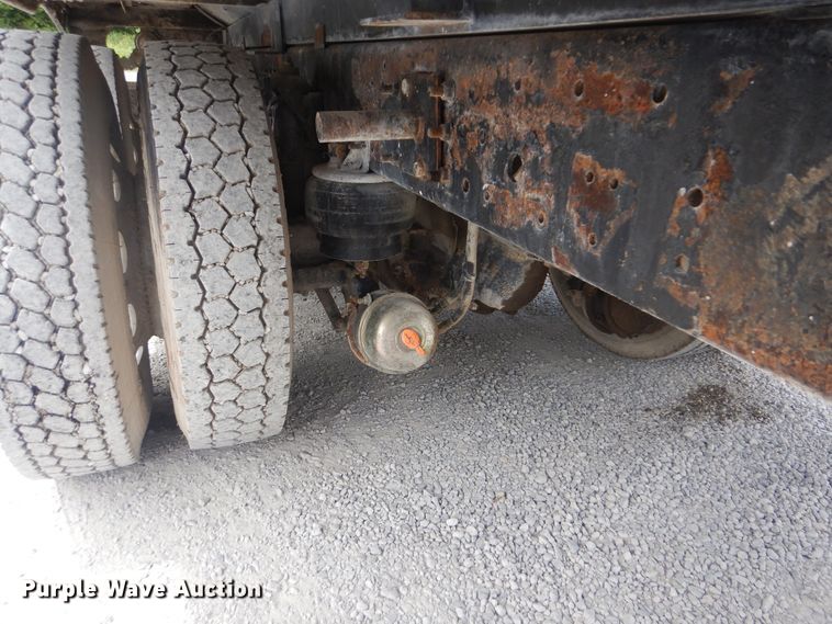 image for item GM9049 2000 Kenworth T800  tank truck