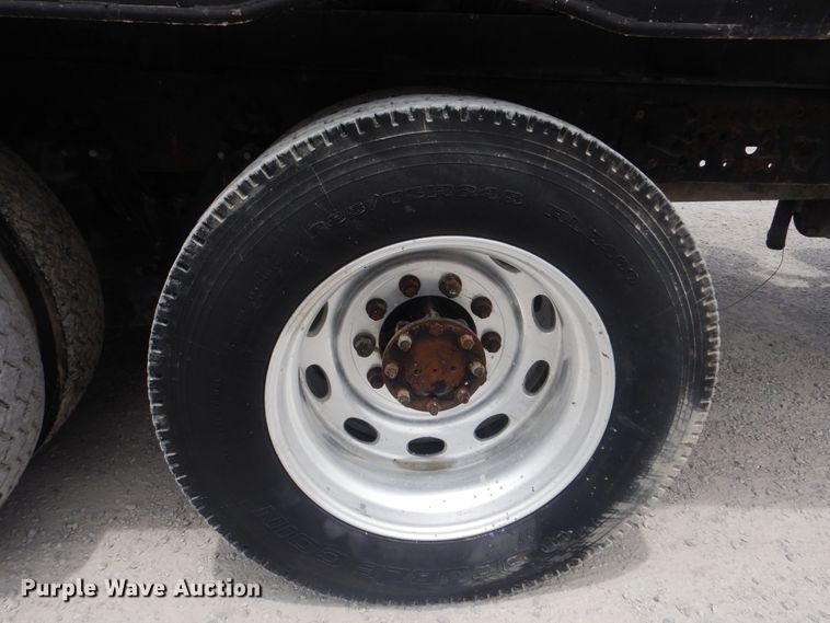 image for item GM9049 2000 Kenworth T800  tank truck