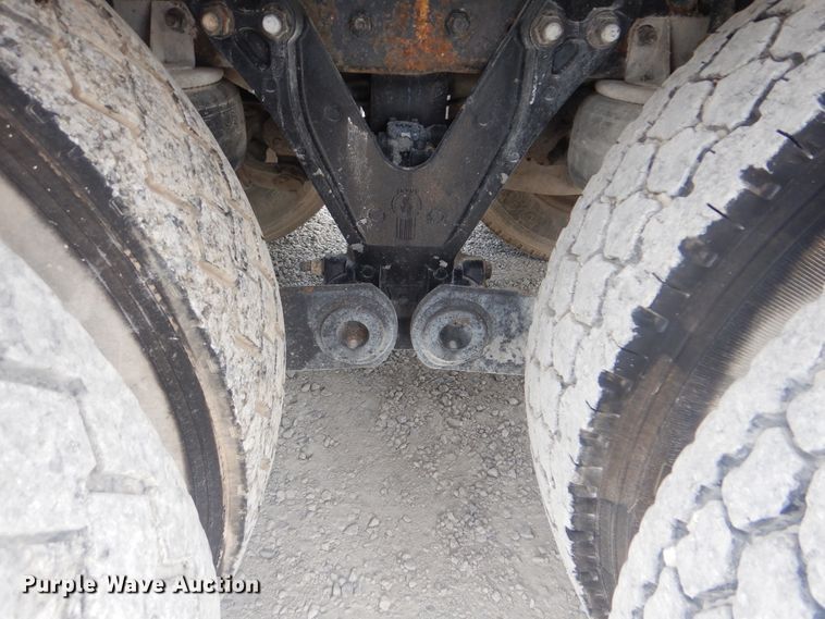 image for item GM9049 2000 Kenworth T800  tank truck