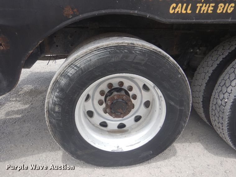 image for item GM9049 2000 Kenworth T800  tank truck