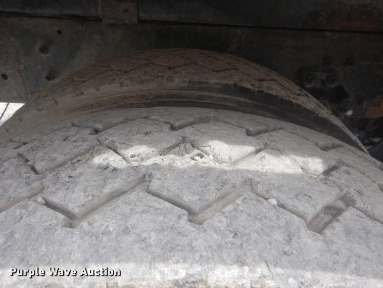 image for item GM9049 2000 Kenworth T800  tank truck