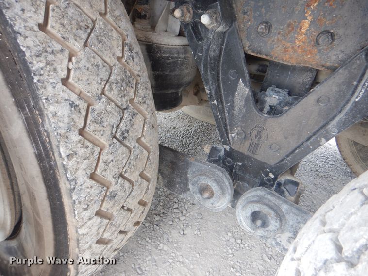 image for item GM9049 2000 Kenworth T800  tank truck