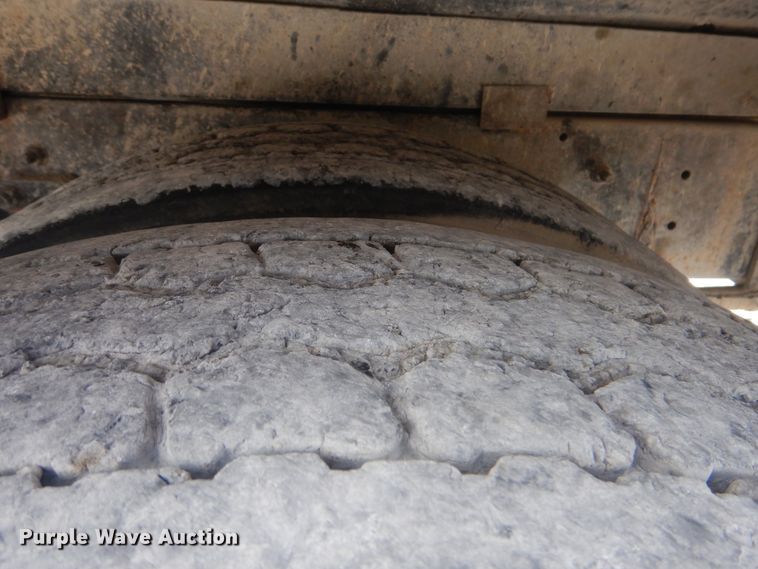 image for item GM9049 2000 Kenworth T800  tank truck