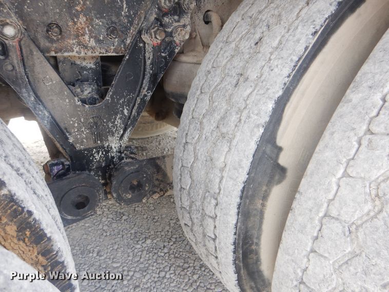 image for item GM9049 2000 Kenworth T800  tank truck