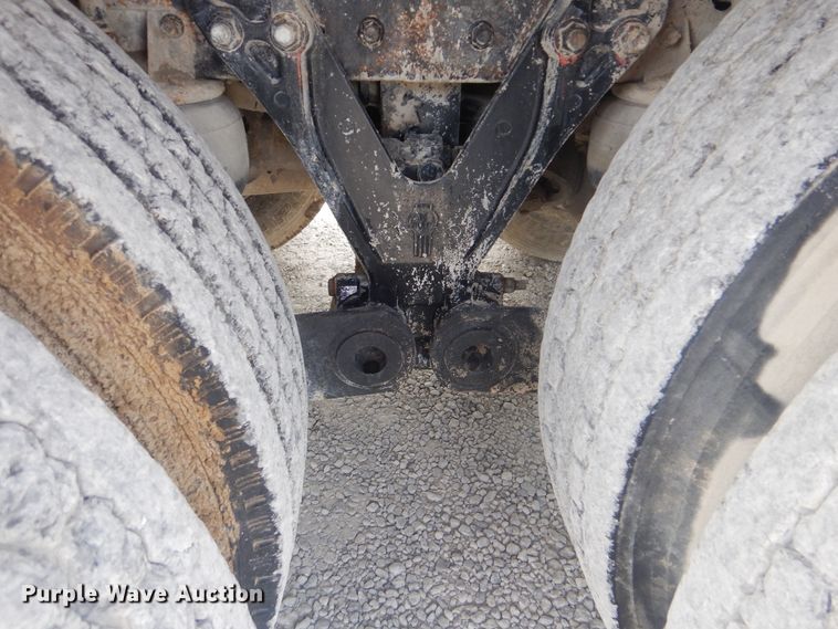 image for item GM9049 2000 Kenworth T800  tank truck