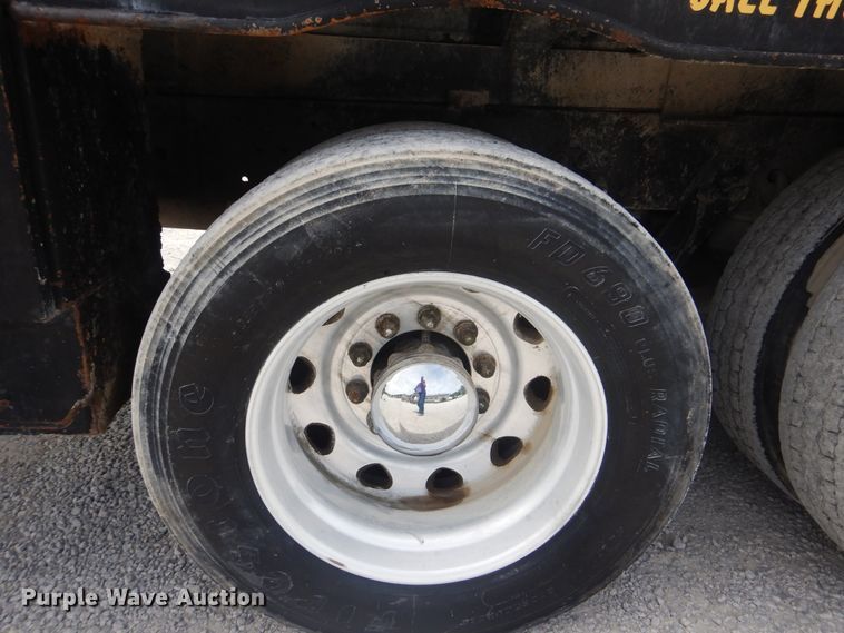 image for item GM9049 2000 Kenworth T800  tank truck