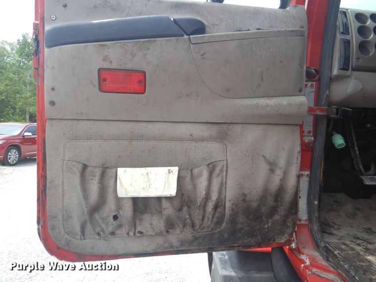 image for item GM9050 2003 Mack 600  tank truck