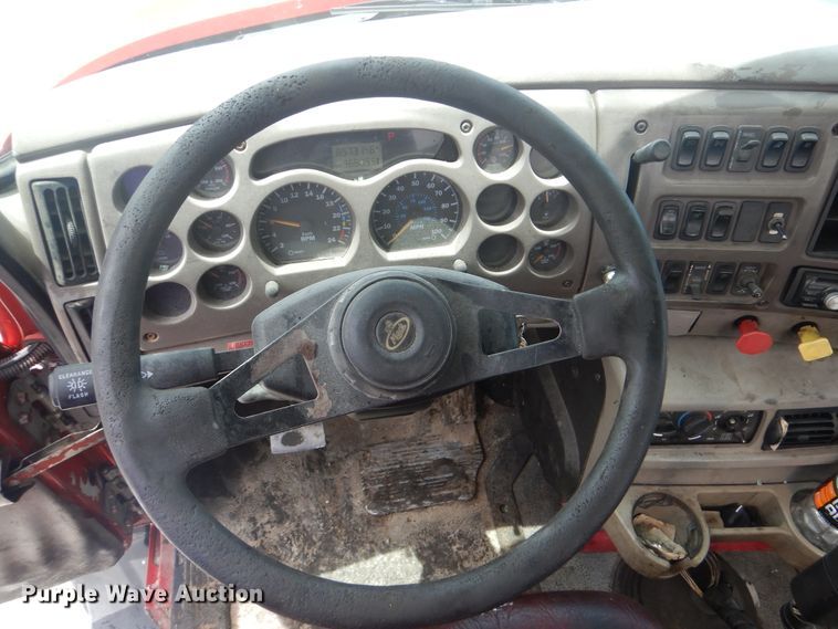 image for item GM9050 2003 Mack 600  tank truck